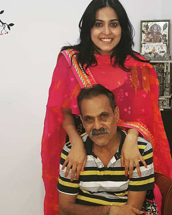 Monika-Bhadoriya-with-her-father